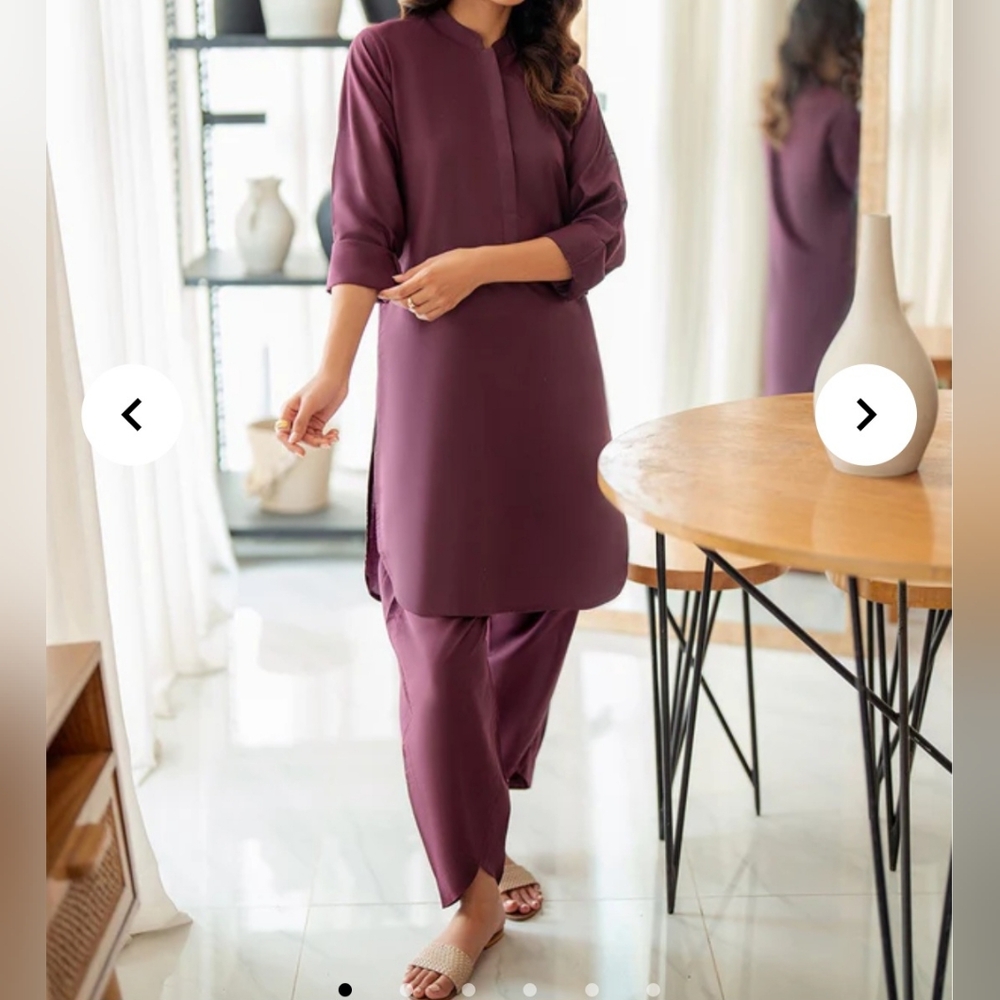 NWT Elegant Plum 2 Piece Women's Kurta Set‎ Size Medium